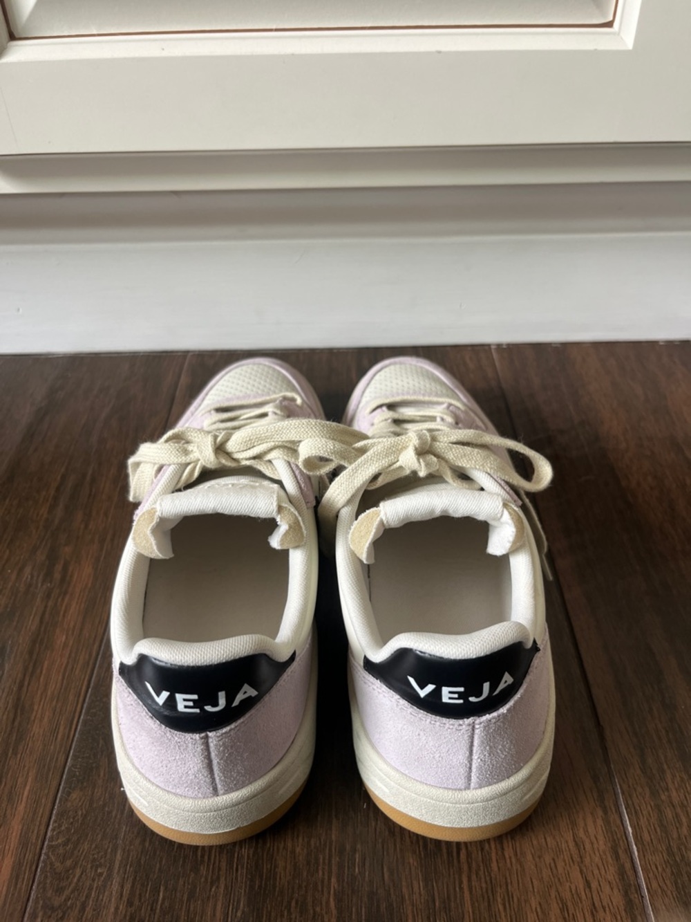 Like New VEJAS V-10 Prime Sneakers - Picture 7 of 10